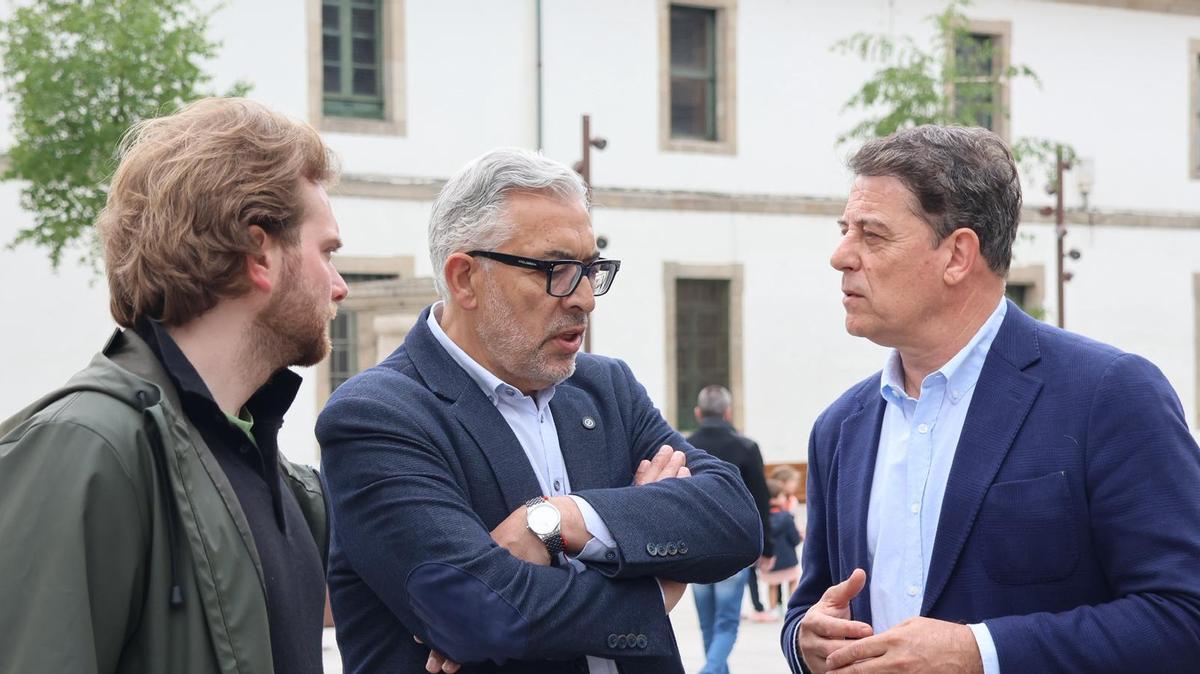 Besteiro, con el regidor Miguel Fernández, en Lugo.
