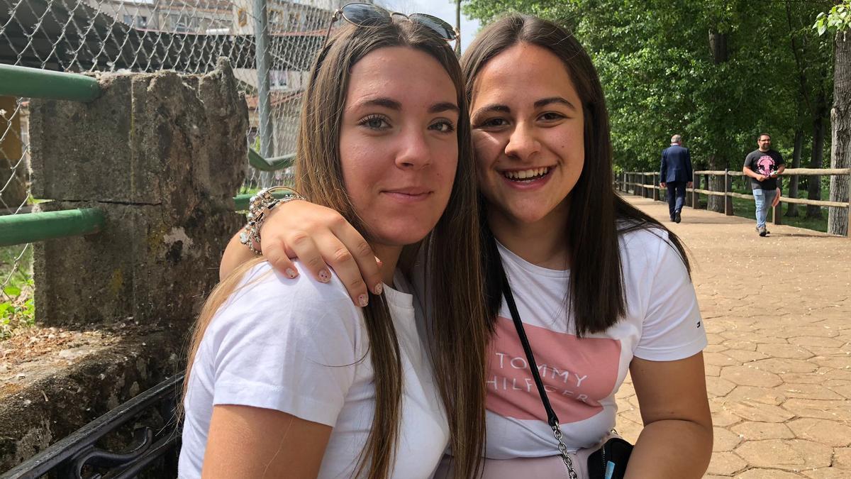 Lara y Laura, del instituto Gregorio Marañón de Nuñomoral.