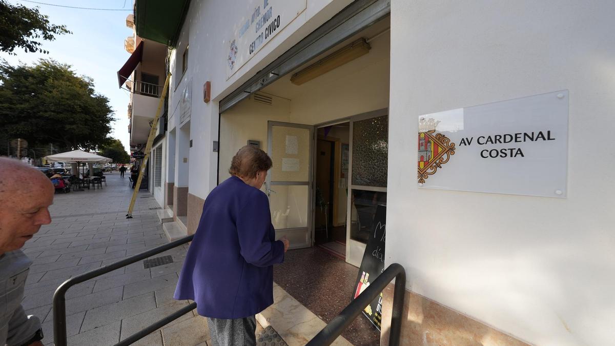 Un callejero que lleva a error en Castelló: "Nos han mareado a los abuelitos"