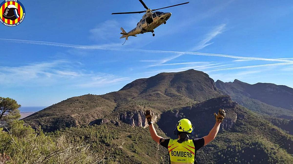 Evacúan a
un escalador
tras sufrir una caída en Alzira | LEVANTE-EMV