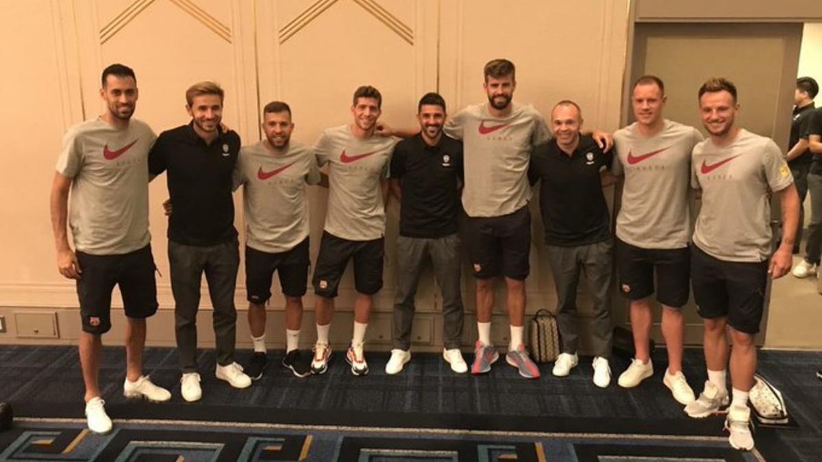 Busquets, Samper, Alba, Sergi Roberto, Villa, Piqué, Iniesta, Ter Stegen y Rakitic, en Kobe.