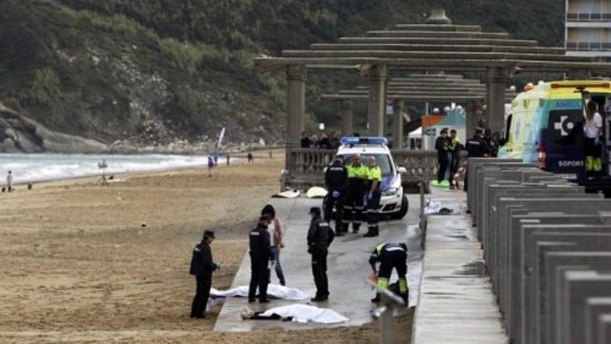 Mueren ahogados dos surfistas en la playa de Zarautz