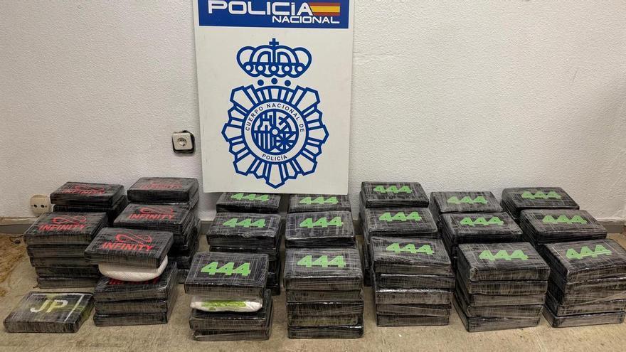 Cae una red del narco tras interceptar en Barajas 110 kilos de cocaína ocultos en bolsas de deporte