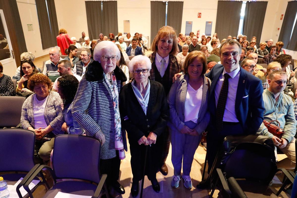 Homenajeadas el año pasado en la gala Mujer Rural de Corvera, con el Alcalde.