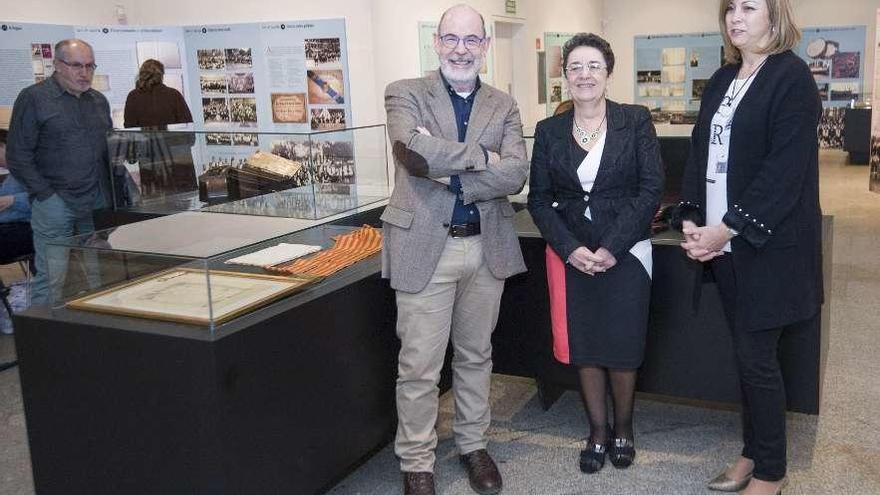 Miguel Anxo Seixas, Rosario Álvarez e Marité Cores, onte na mostra &#039;Son de Galicia&#039;.