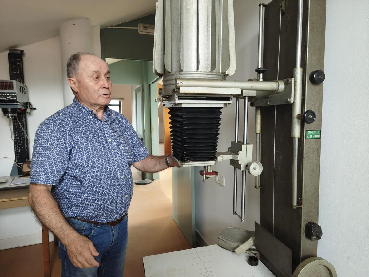 El montaje del Laboratorio de Fotografía Química del Museo "Villa ya Mercáu" de Grado, en imágenes