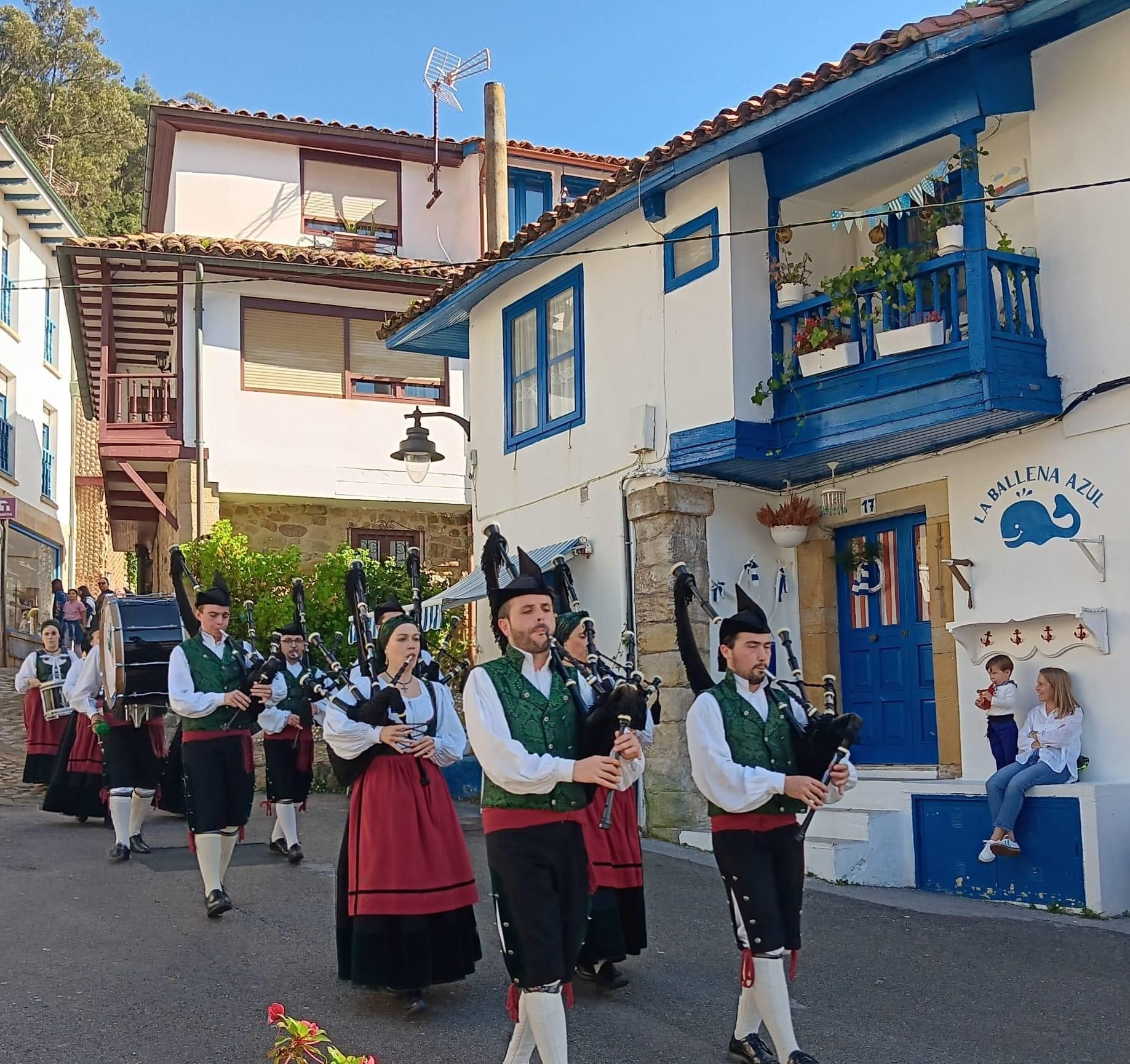 Tazones, honras a San Miguel y a la Virgen del Rosario