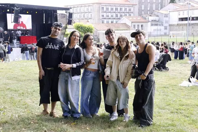 Santiago se despide de los exámenes por todo lo alto con un festival en Belvís