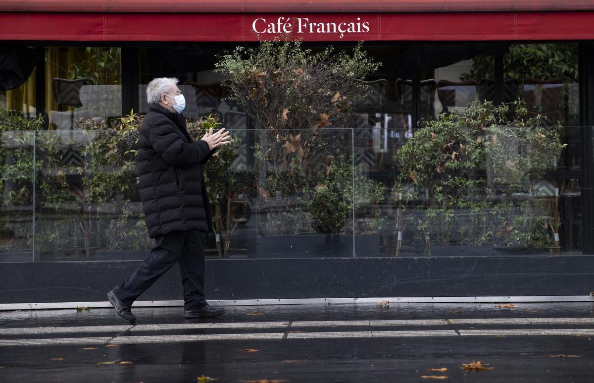 França imposa el toc de queda a partir de les sis de la tarda