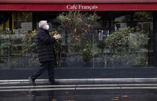 Francia impone el toque de queda a partir de las seis de la tarde