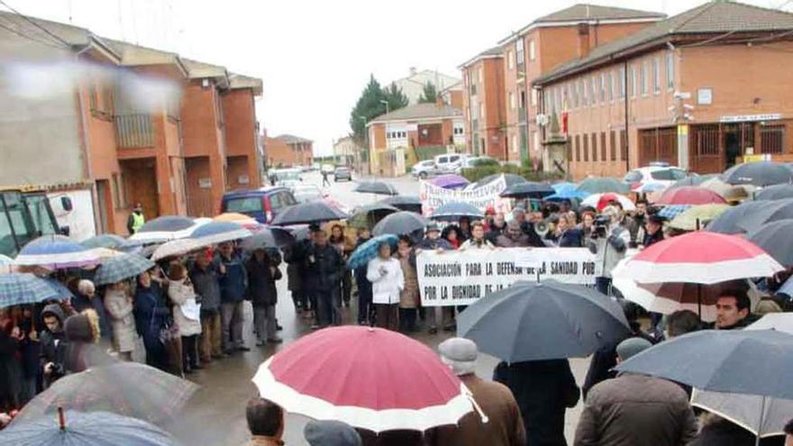 Concentración por la sanidad en Villalpando.