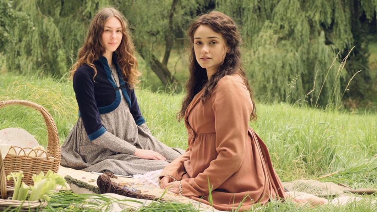 Eloise Webb (Augusta) y Rose Williams (Charlotte) en la nueva temporada de 'Sanditon'.