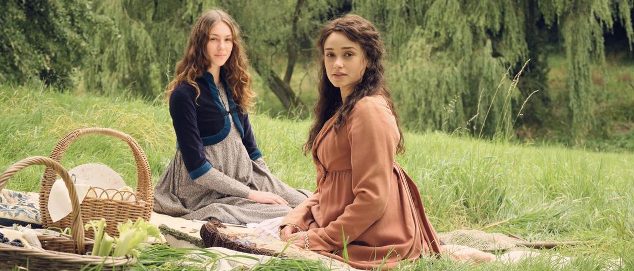 Eloise Webb (Augusta) y Rose Williams (Charlotte) en la nueva temporada de &#039;Sanditon&#039;.