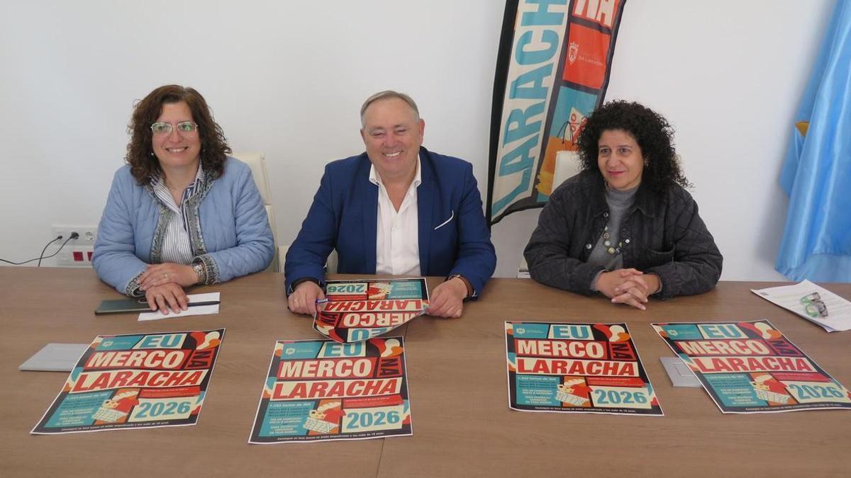 Rocío López, izda., José M. López y Ana Carmen Jiménez, presentando la campaña.