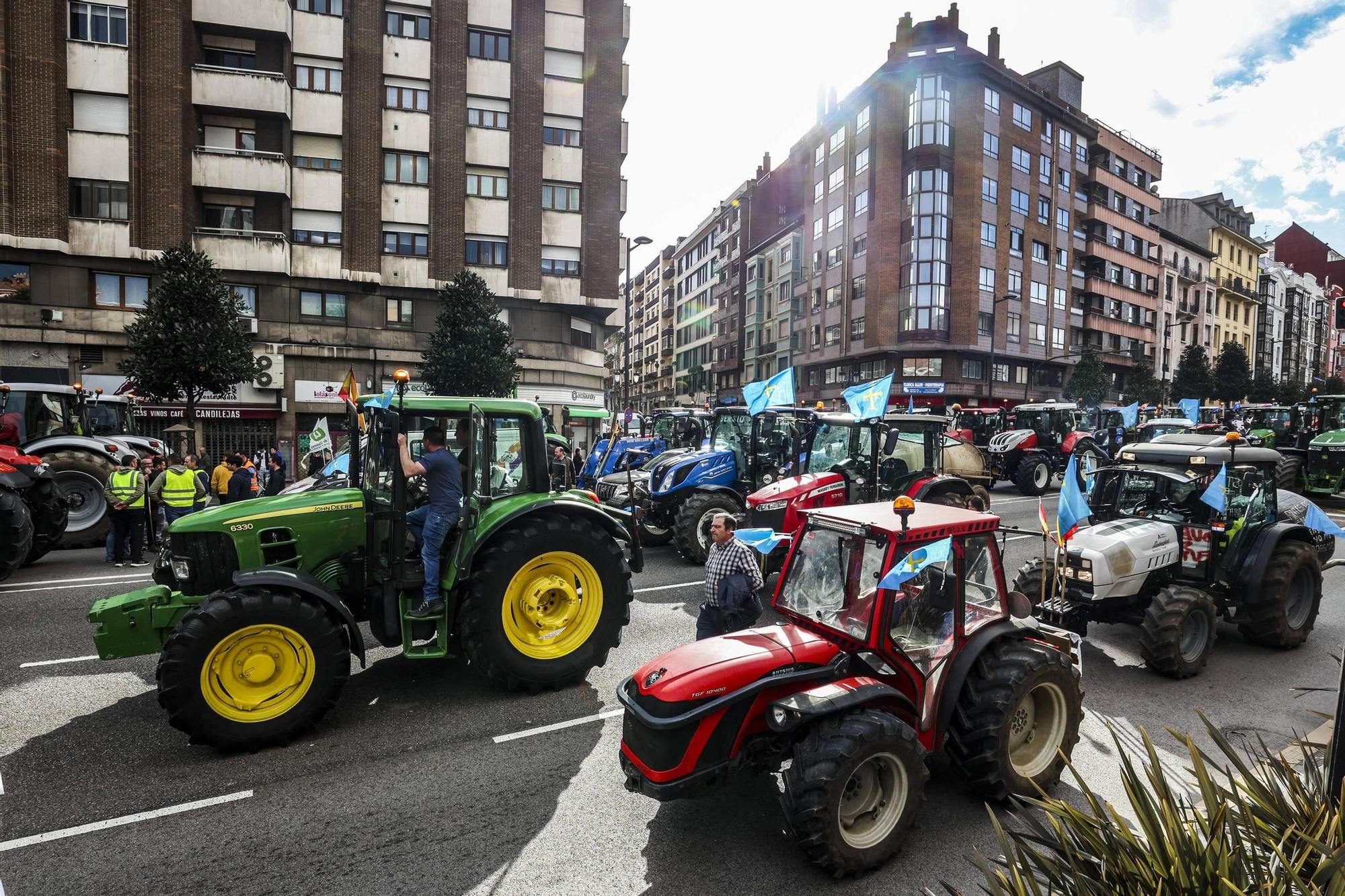 Así fue la protesta agrícola y ganadera convocada en Oviedo