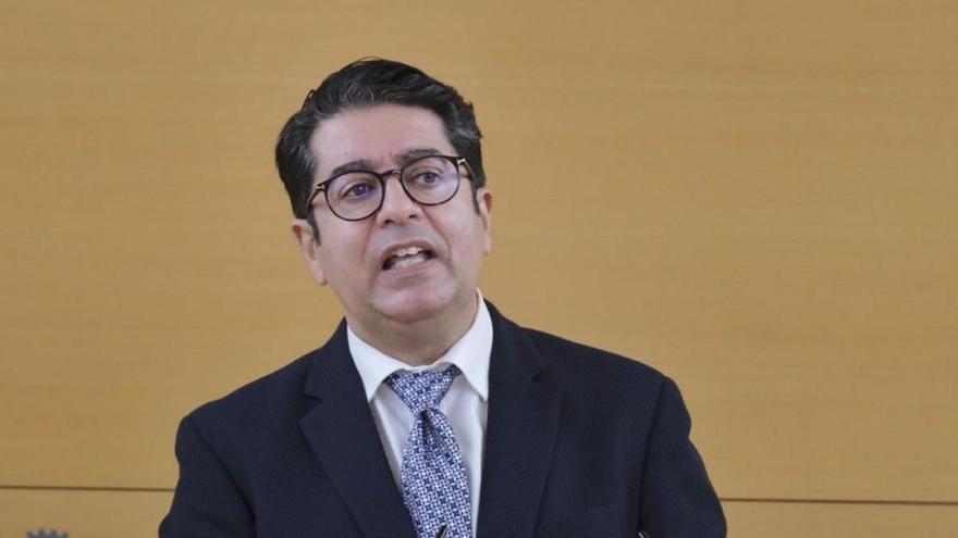 El Gobierno canario rechaza la apuesta por las regasificadoras de Pedro Sánchez