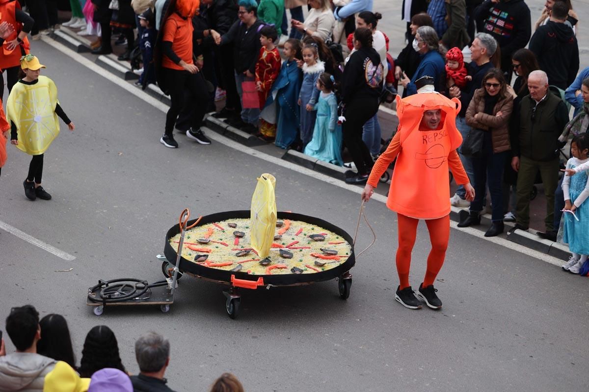 Búscate en las imágenes de la rúa de Carnaval de Ibiza