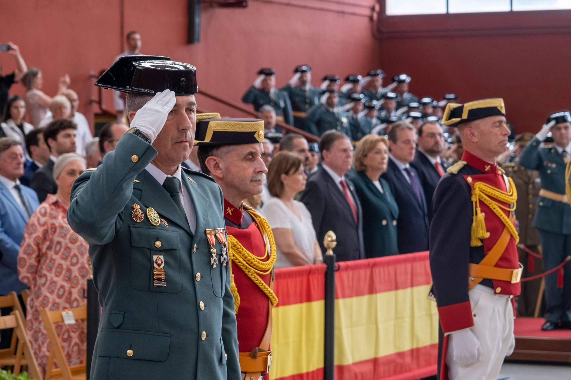 EN IMÁGENES: Así fueron los actos en Oviedo del 179 aniversario de la Guardia Civil