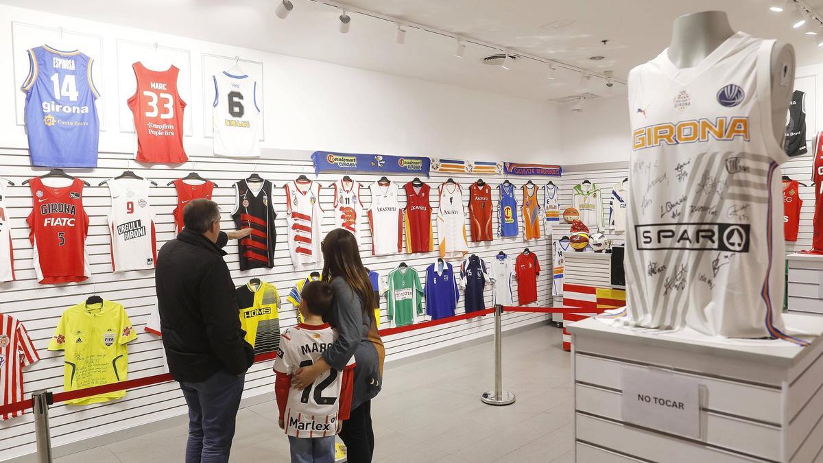 Les fotos de l'exposició de samarretes de l'esport gironí a l'Espai Gironès