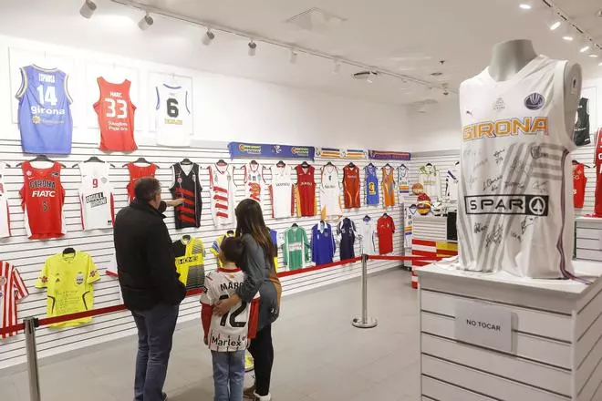 Les fotos de l'exposició de samarretes de l'esport gironí a l'Espai Gironès