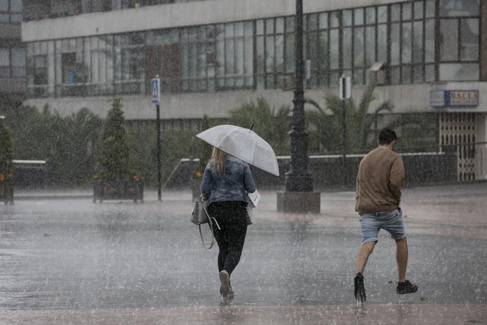 Mal tiempo en Oviedo a finales de junio