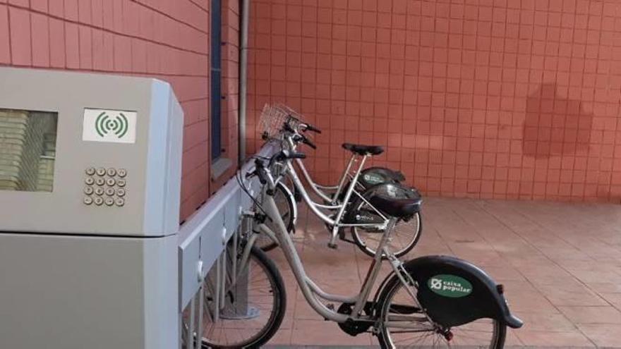 Nueva bancada de bicicletas públicas junto al consistorio