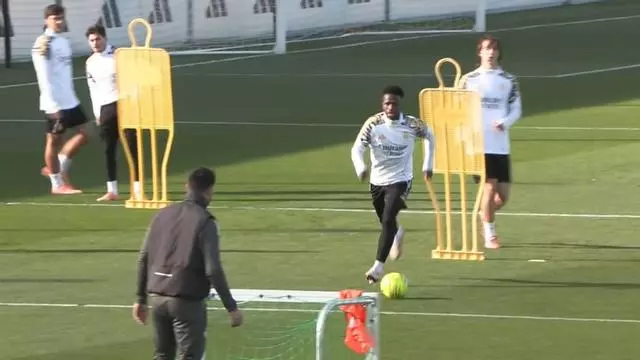 Joan Martínez novedad en una convocatoria con Camavinga