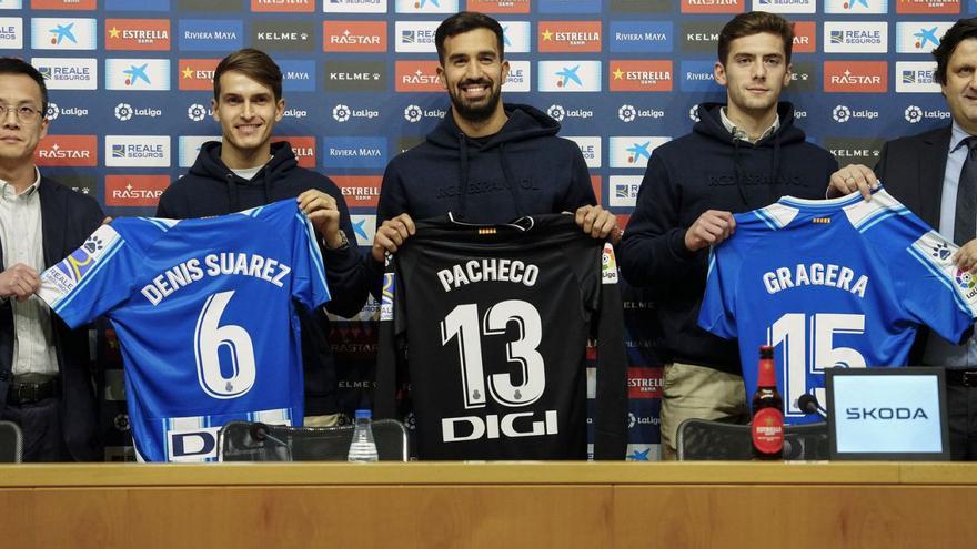 Denis Suárez, Fernando Pacheco y José Gragera, ayer, durante su presentación como nuevos jugadores del Espanyol. // EFE