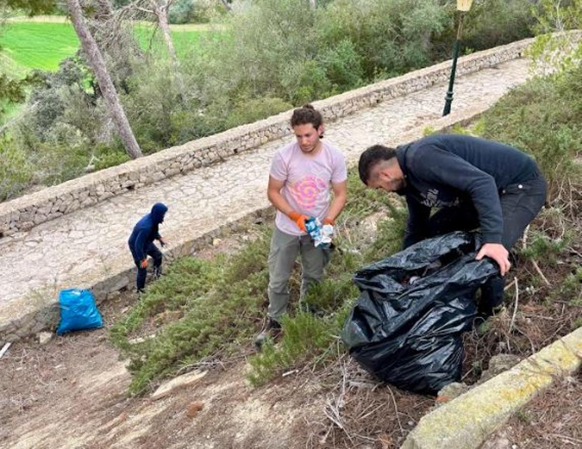 FOTOS | Así ha sido la jornada de limpieza rural en Sant Joan y Vilafranca FOTOS | Así ha sido la jornada de limpieza rural en Sant Joan y Vilafranca
