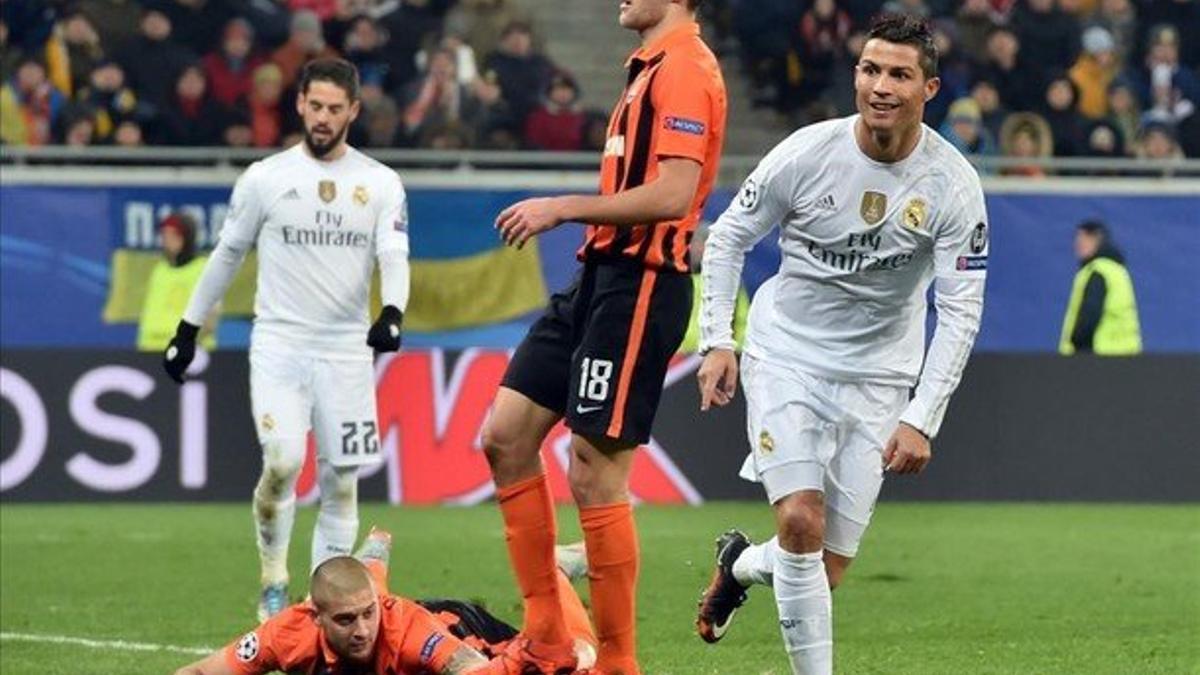 Ronaldo celebra uno de sus goles al Shakhtar.