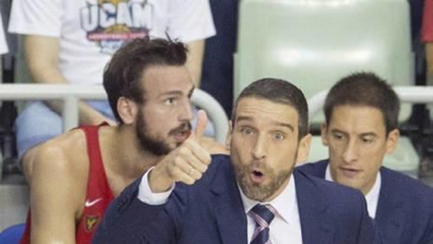 Ibon Navarro llega a los cien partidos en ACB con el UCAM en la sala de urgencias