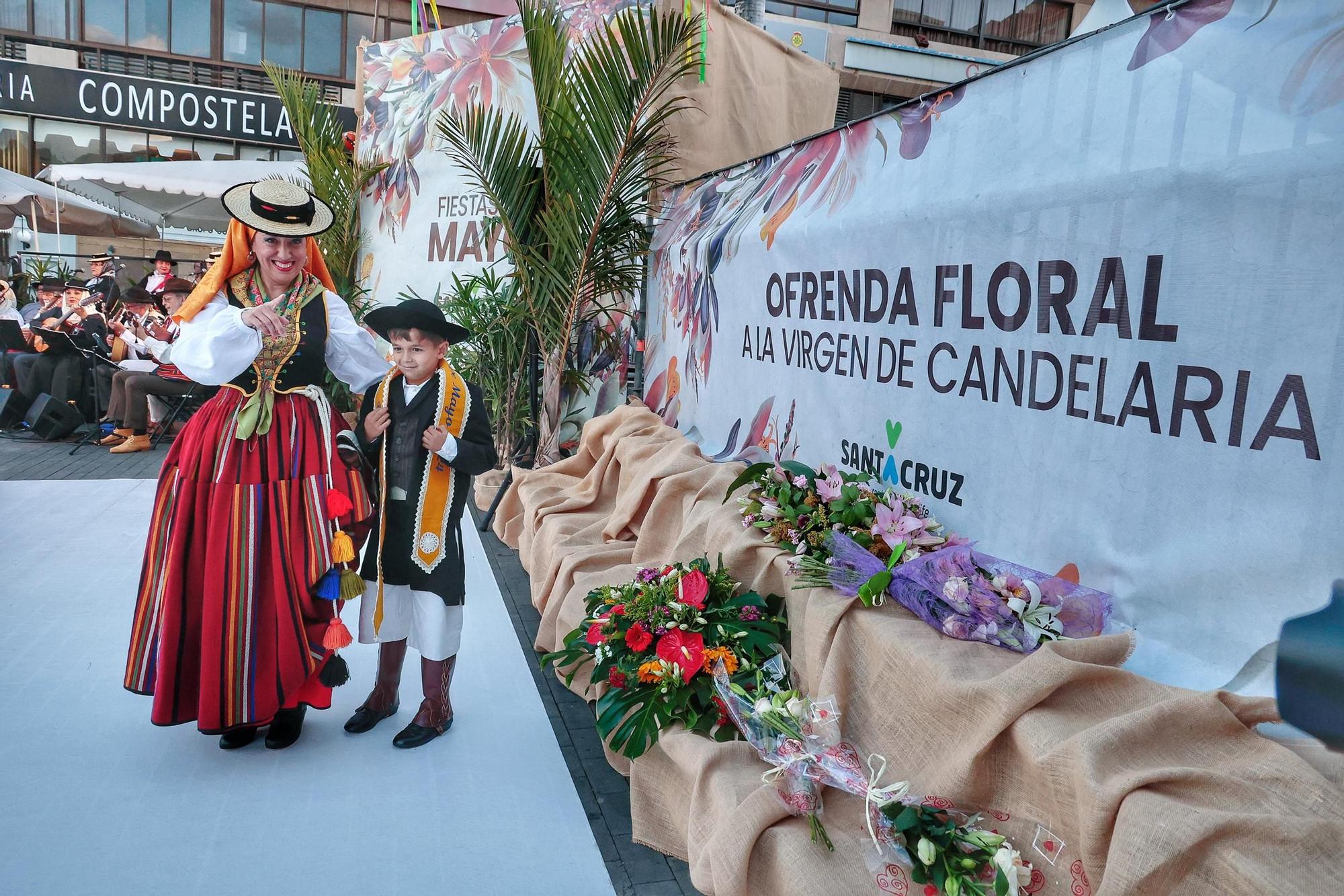 Ofrenda a la Patrona de Canarias en la víspera del día grande de Santa Cruz