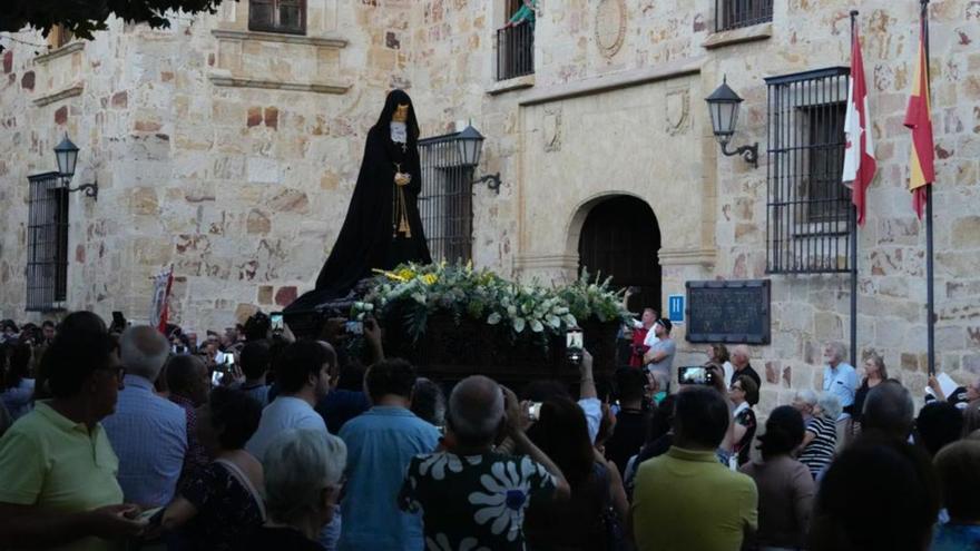 Zamora arropa a la Soledad