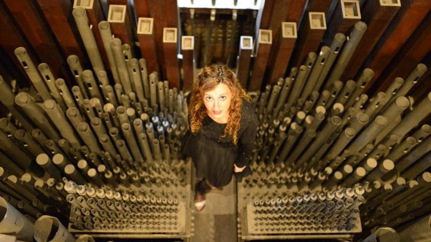 Loreto Aramendi ofrece un concierto en el órgano de la Catedral de Santa Ana