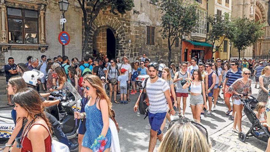 El pasado mes de agosto el consumo de agua se disparó en Palma un 11% por el aumento de visitantes.