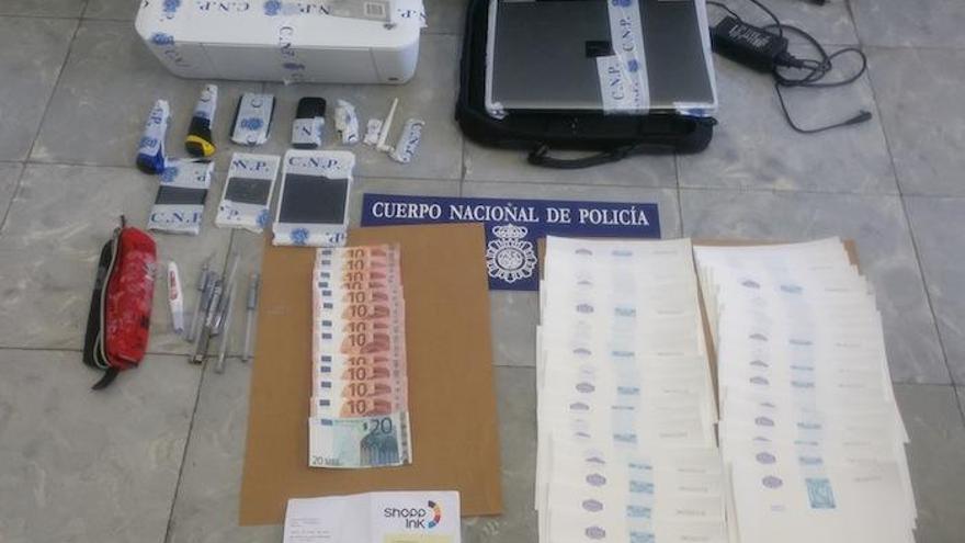 Material intervenido por los investigadores.