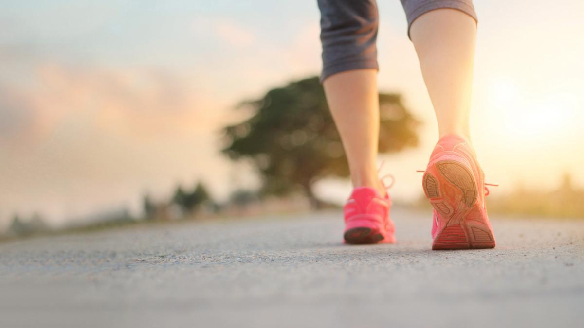Caminar a diario un hábito que cambia tu cuerpo