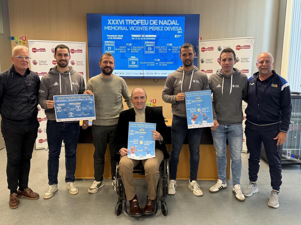 Jugadors i autoritats, en la presentació.