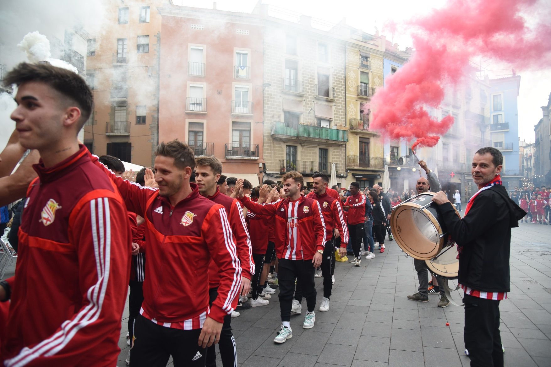 Festa a la plaça Major per celebrar l'ascens del CE Manresa