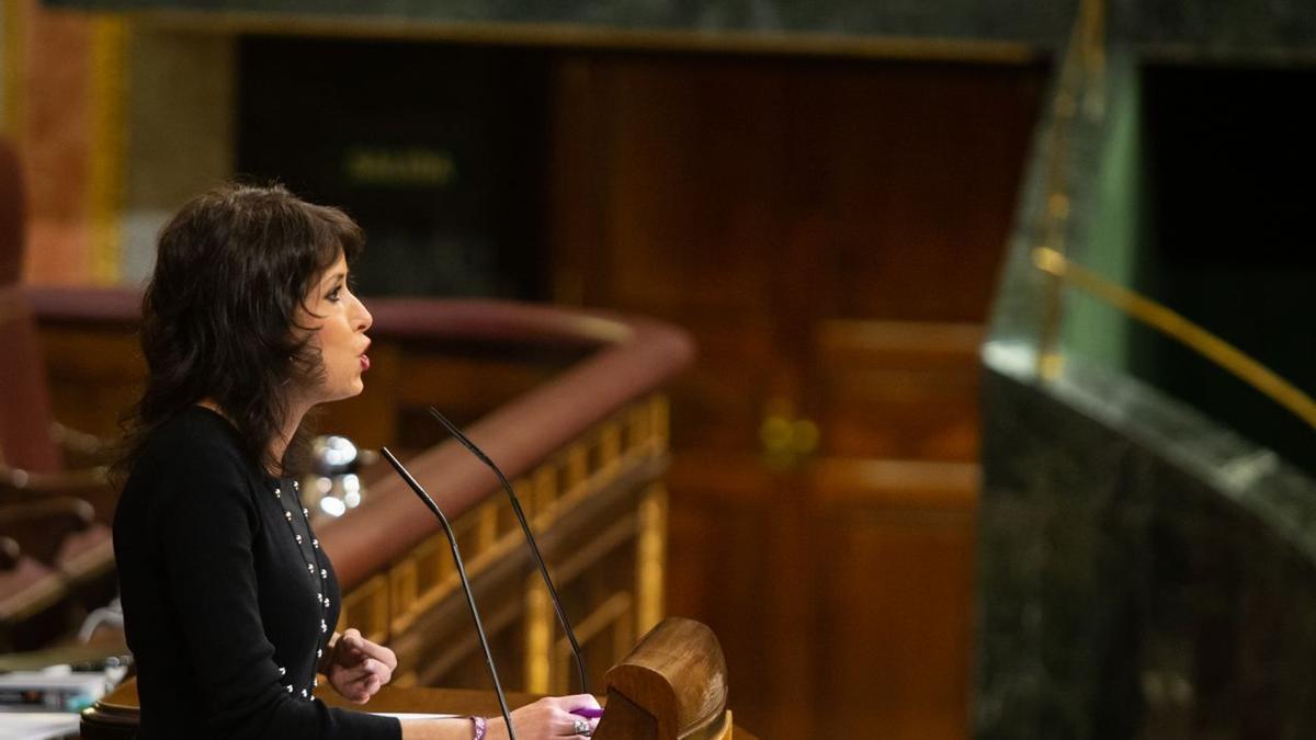 La parlamentaria de Unidas Podemos por Córdoba, Martina Velarde, durante su intervención hoy en el Congreso.