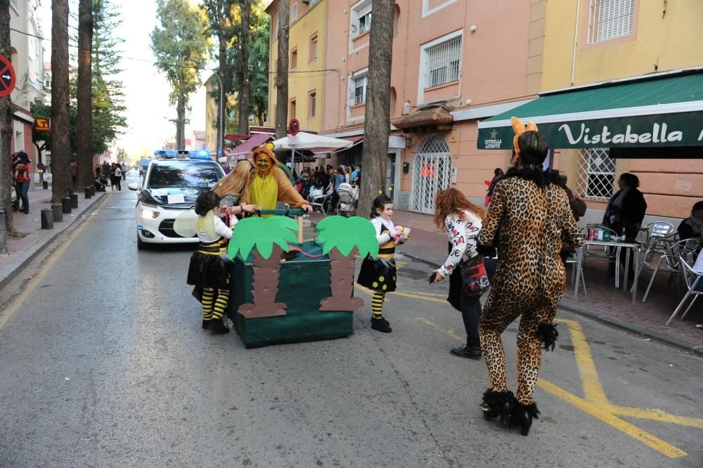 Vistabella saca su carnaval a las calles