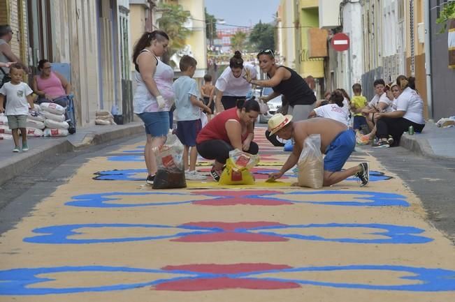 Alfombras por la fiesta de la Vingen del Carmen, ...