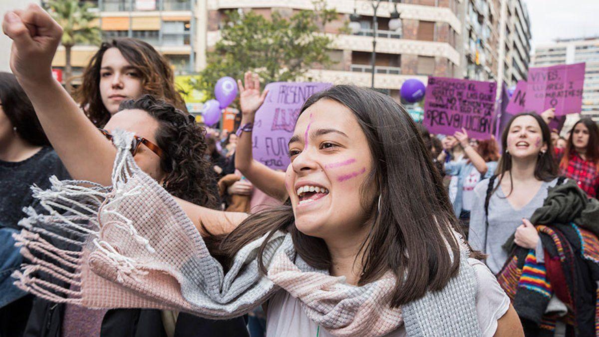 Varias mujeres, en la manifestación del 8 de marzo del 2018 en Valencia.