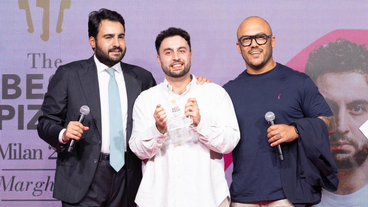 Jorge Sastre (centro) y Rafa Panatieri (derecha), de Sartoria Panatieri, en la gala de The Best Pizza Awards 2024.