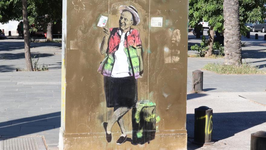 L&#039;obra &#039;Viatjant com un rei&#039;, de l&#039;artista urbà TVBoy, al Parc de la Barceloneta