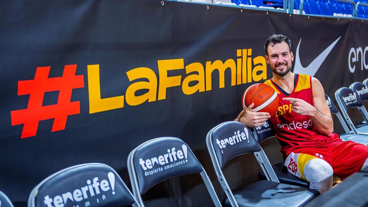 Lluís Costa, en el Santiago Martín, tras el entrenamiento de este sábado.