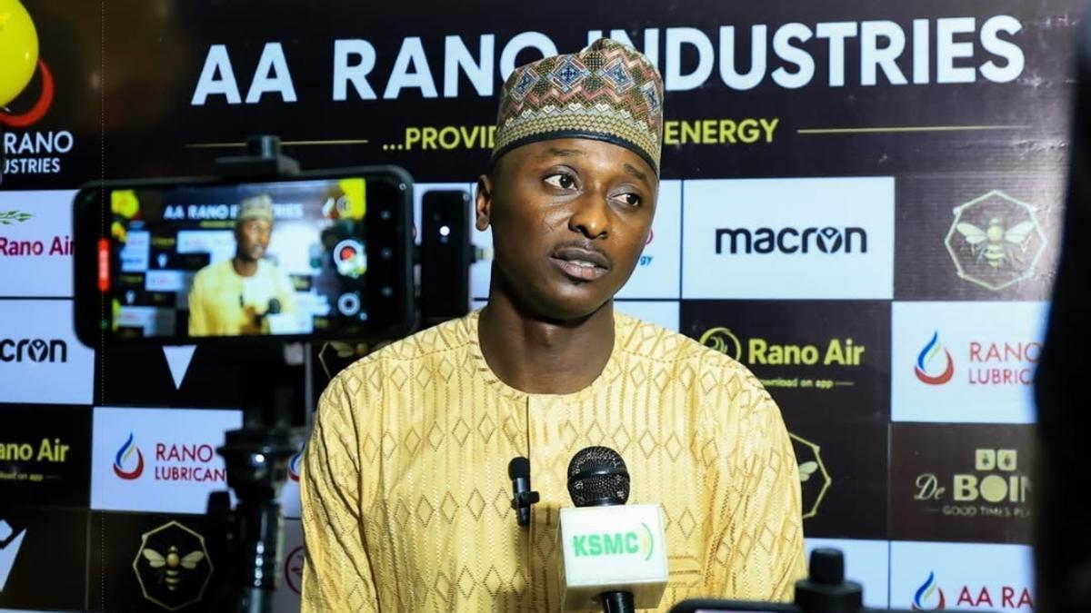 Umar Sadiq se apunta a una pachanga veraniega en Kaduna