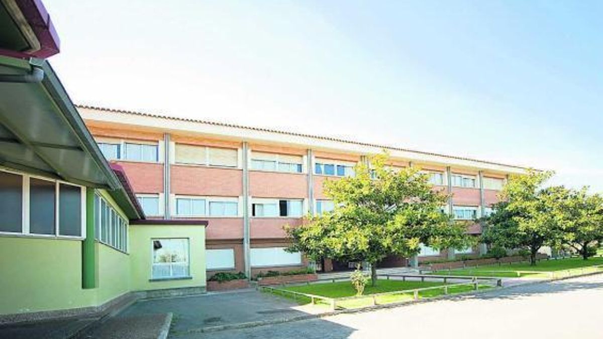 El Colegio Público Valdellera, de Posada de Llanes, en una imagen de archivo.