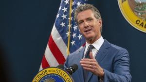 El demócrata Gavin Newsom, gobernador de California, durante una rueda de prensa en California