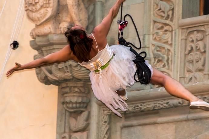 'Los Amantes del  Cielo', de Temudas Fest, en la Plaza del Pilar Nuevo